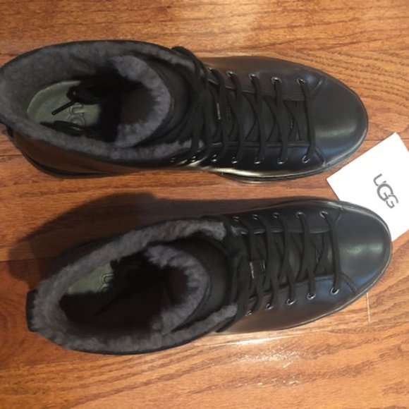 UGG Pismo black leather sneaker. Size: 7, 8 - Picture 3 of 11